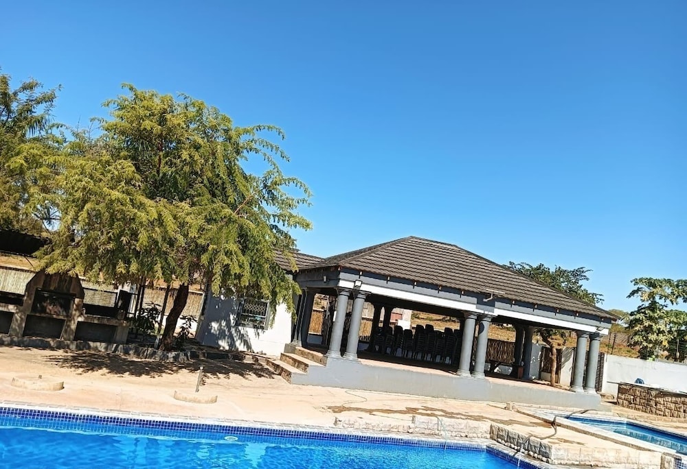 1 Oak Lodge 31/45