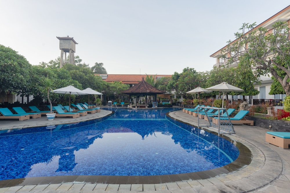 Kuta Beach Club Hotel 55/57