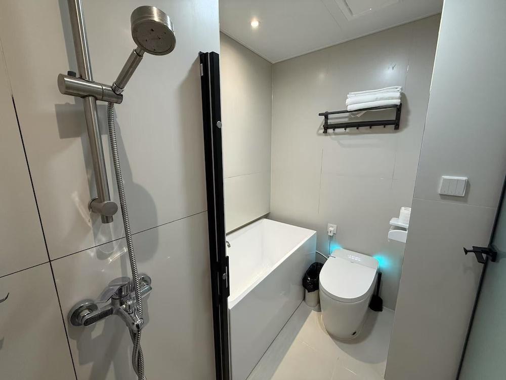 International Service Apartments 20/22