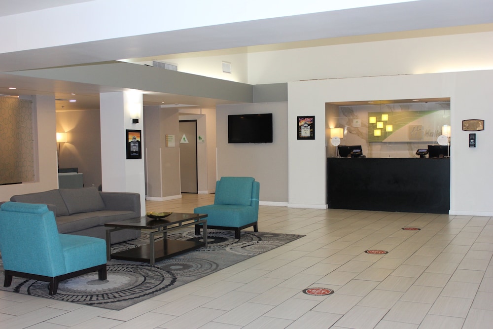 HOLIDAY INN VICTORVILLE 5/77