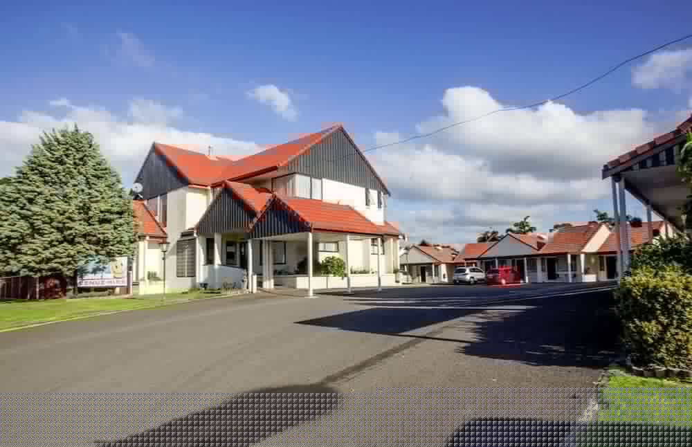 Bennetts Thermal Pools Motor Inn 37/44