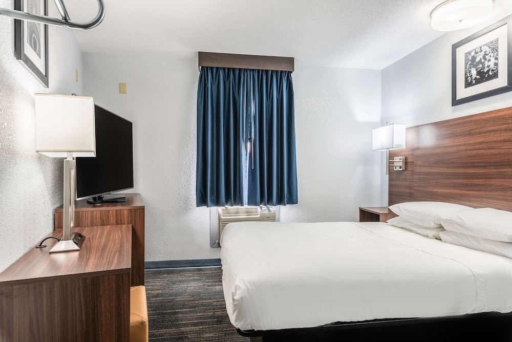 Room, Queen Bed