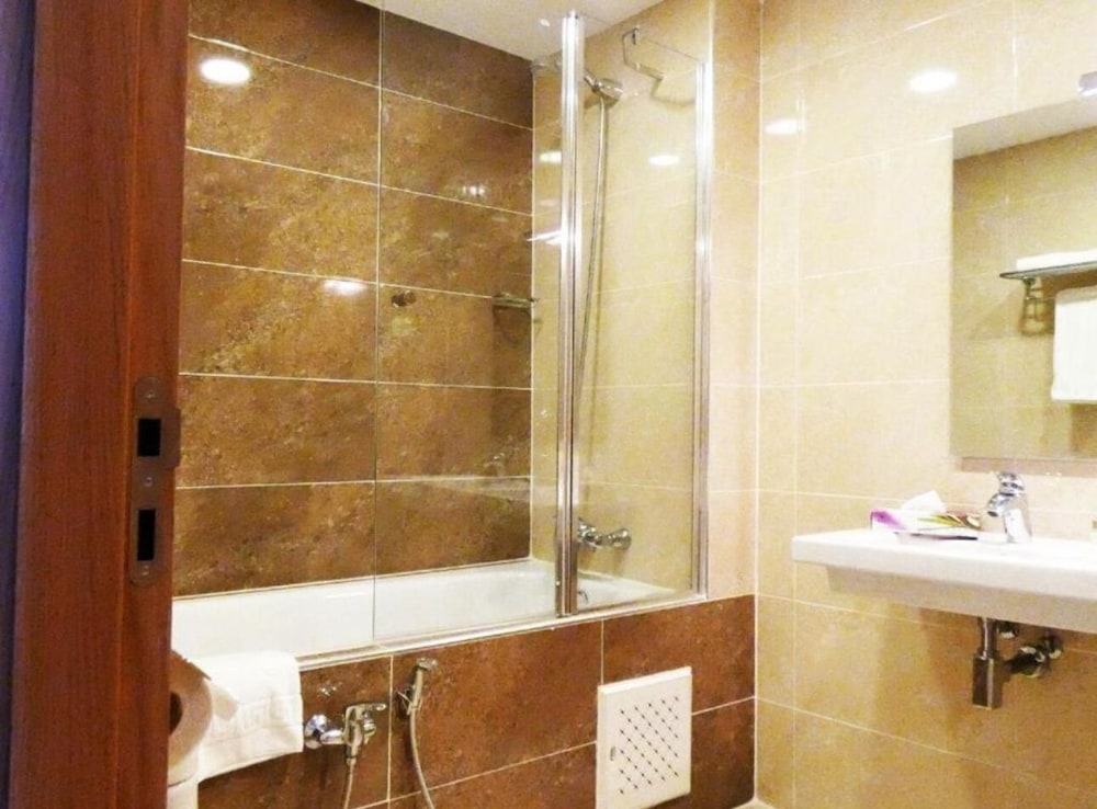 Le Zenith Hotel Oran 60/62