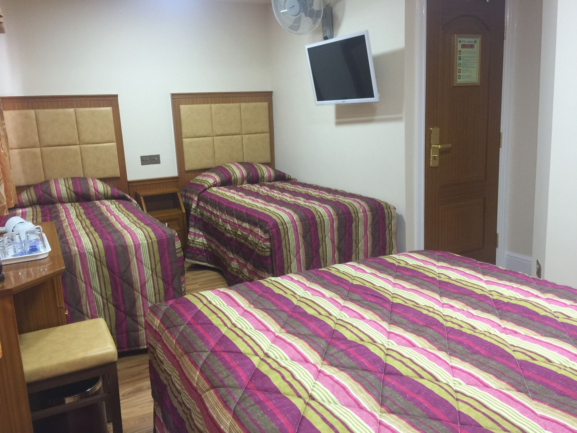 ROOM, QUADRUPLE