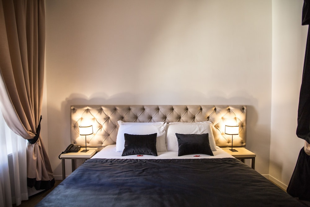 Chic Town Luxury Rooms 22/69