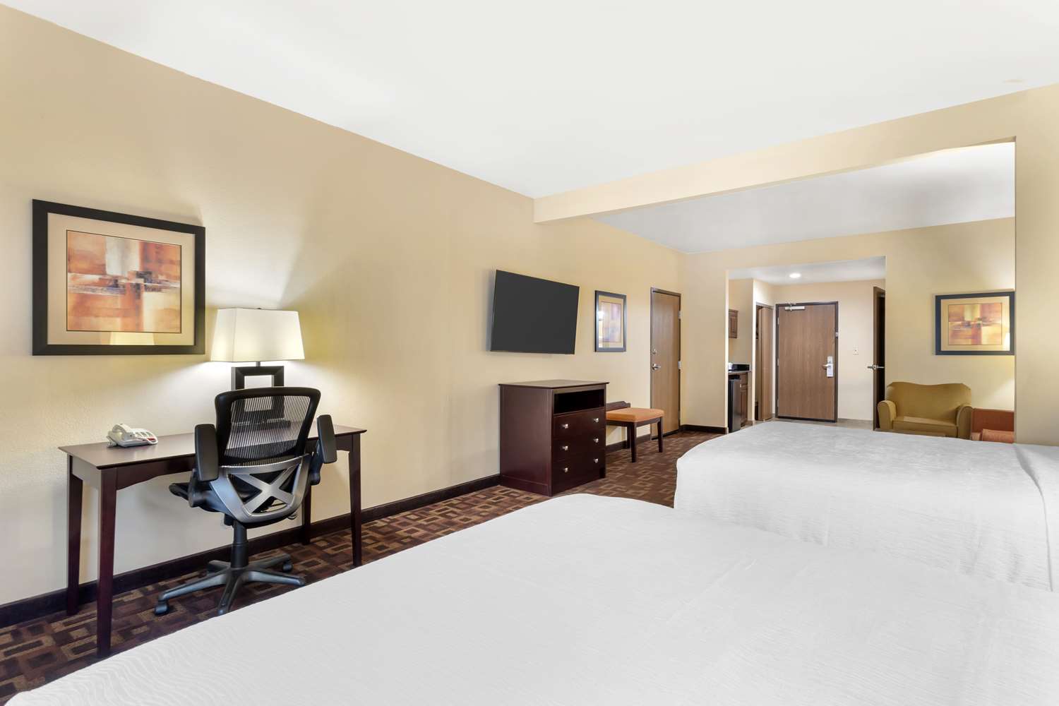 جناح بسريرين كوين مع أريكة بحوض استحمام لذوي الإعاقة، Best Western Plus Goliad Inn and Suites 2/3