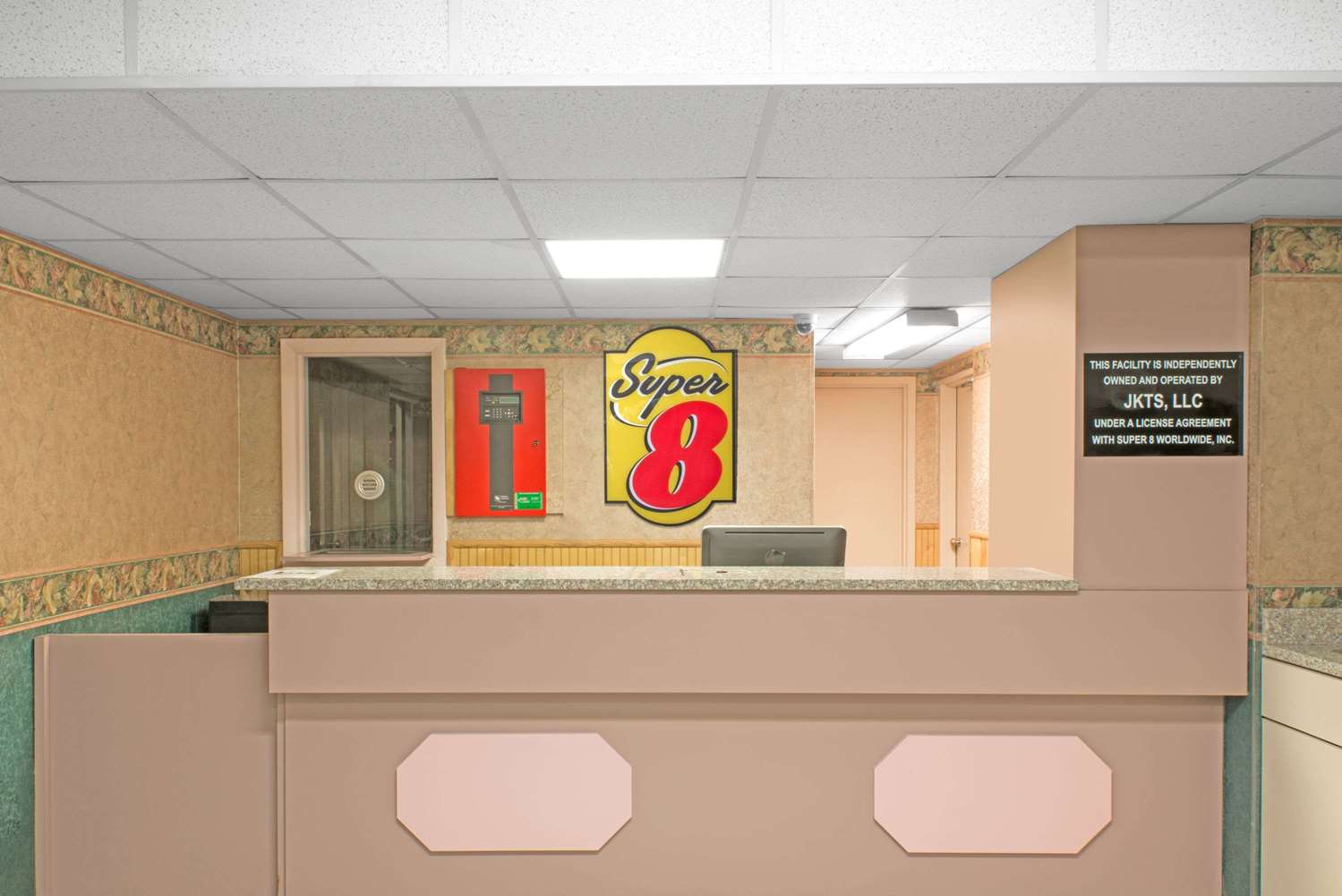 Super 8 by Wyndham Wapakoneta 4/18