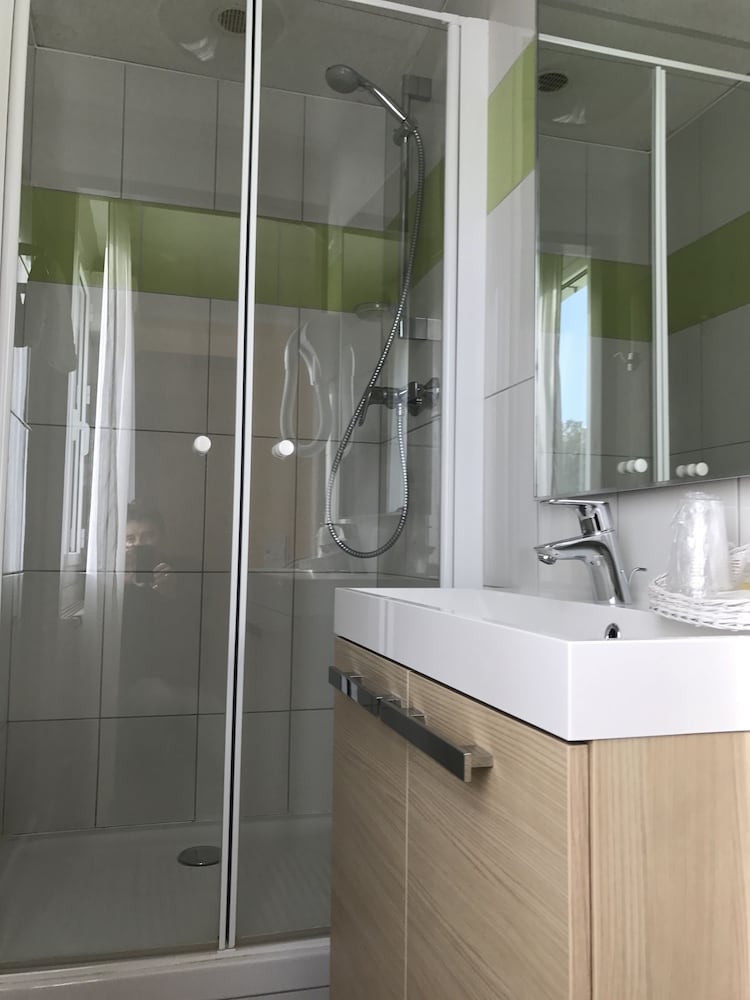 HOTEL LES CHENES 49/50