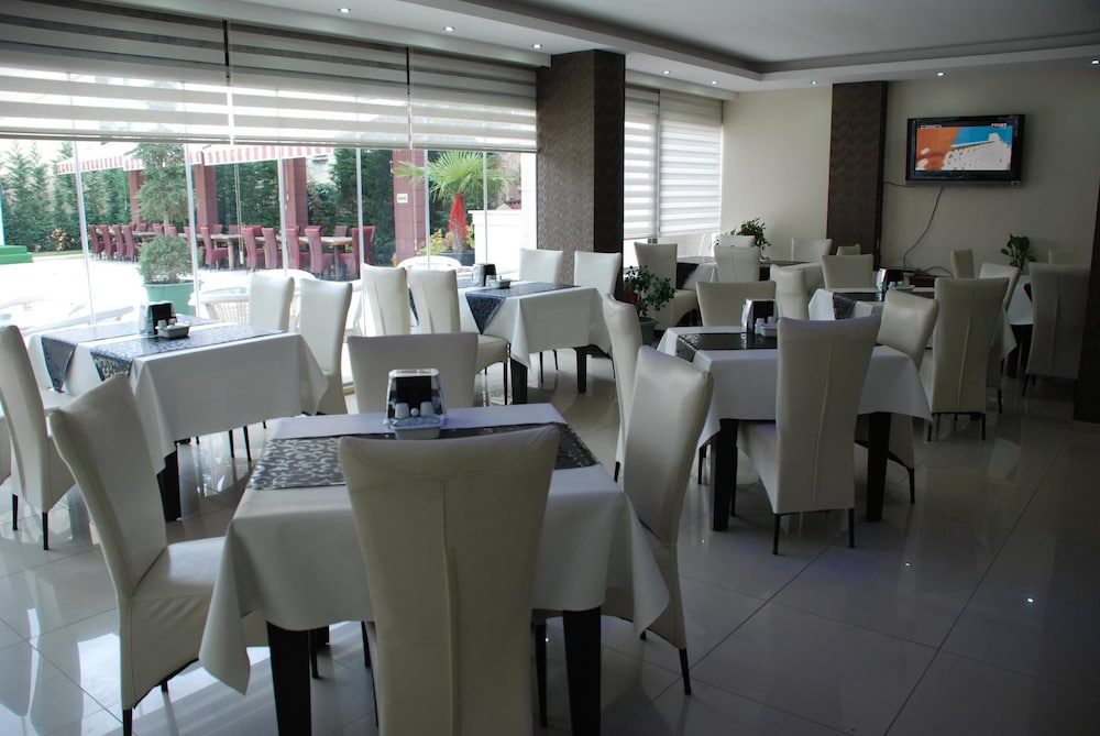 Blue Dolphin Hotel 32/39