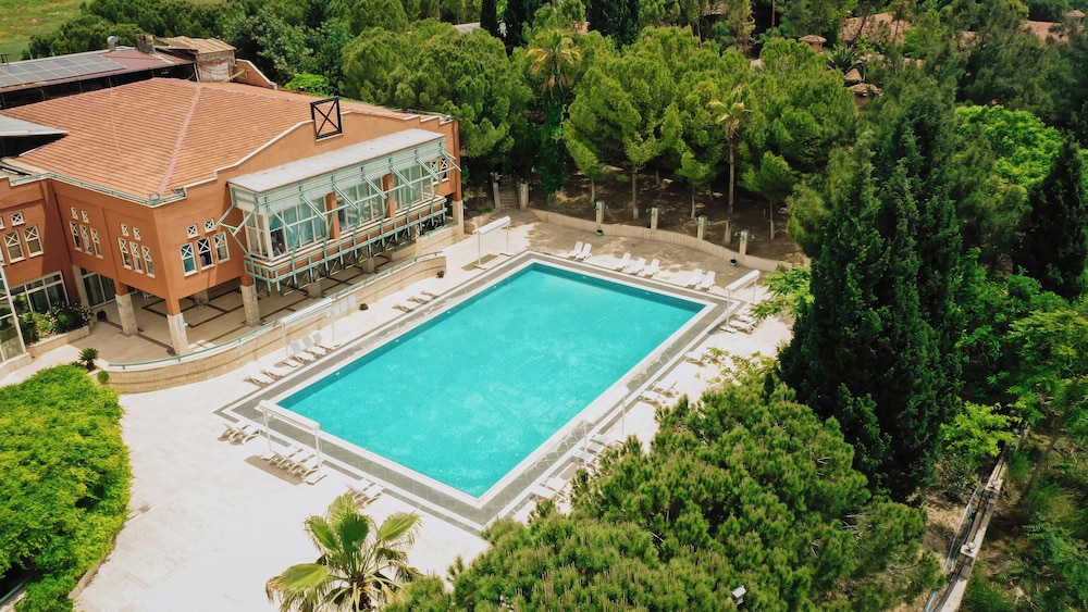 Polat Thermal Hotel 61/66