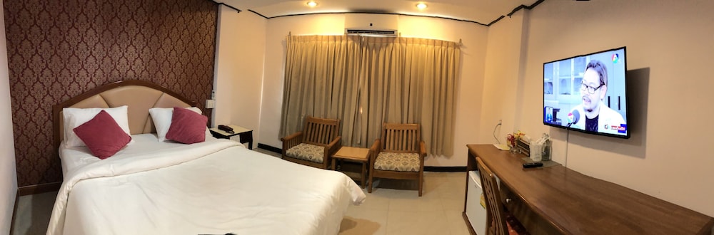 At Bangkok Hotel 18/50