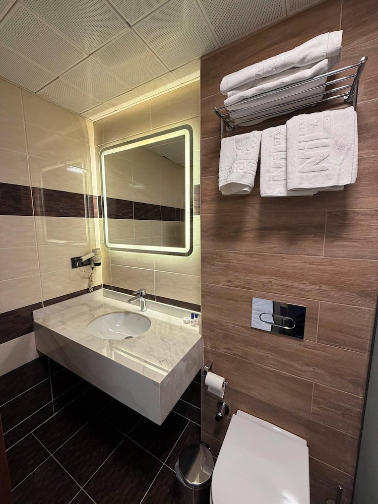 Nil Hotel 30/30