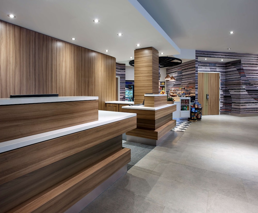 Hilton Garden Inn Toronto Airport 7/51