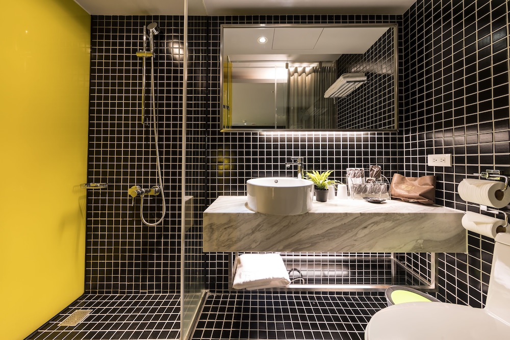 Vendome East Inn 44/47