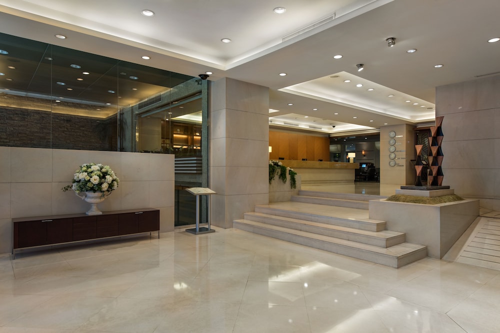 Lakeshore Hotel Metropolis I 3/52