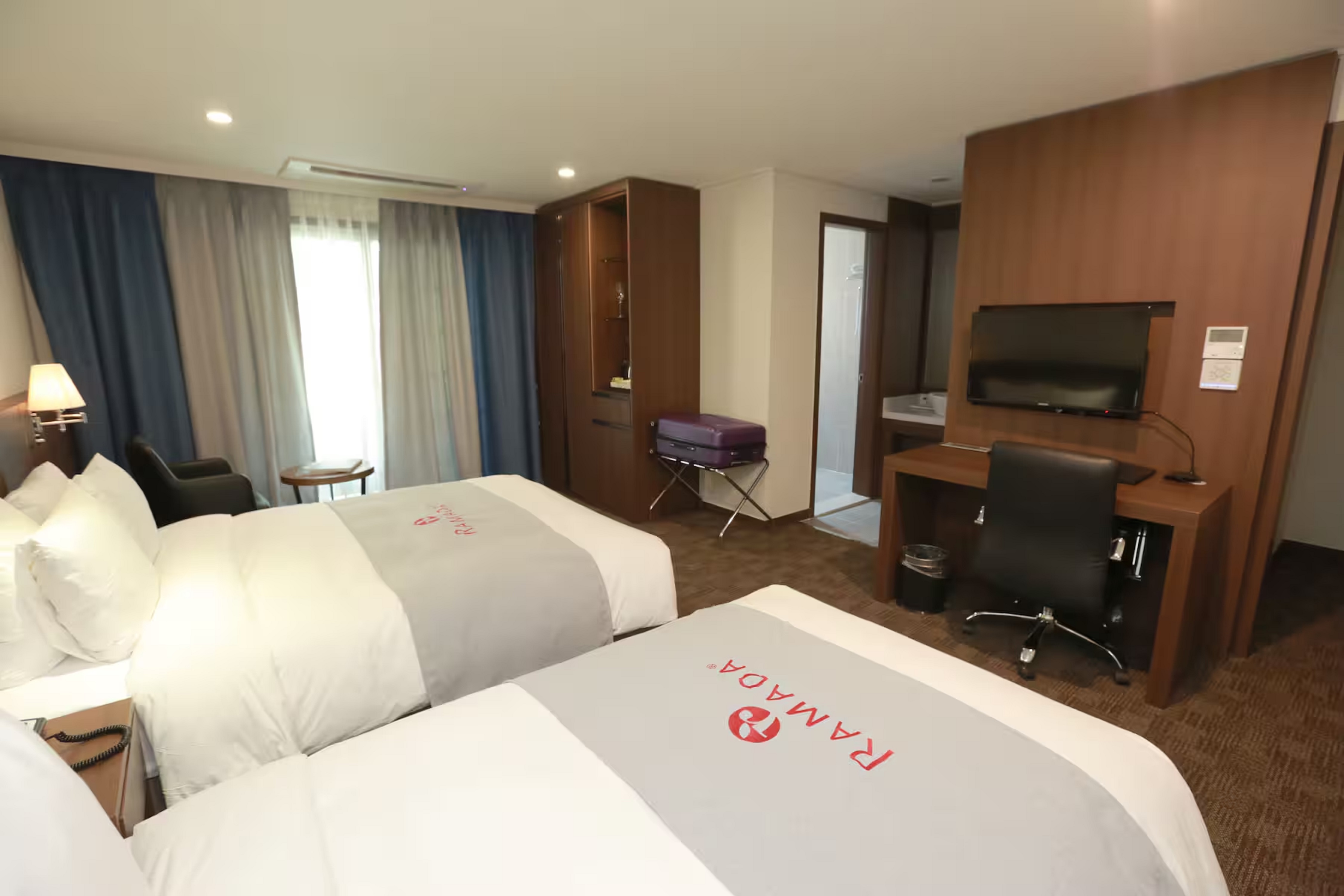 غرفة ديلوكس بسريرين منفصلين، Ramada By Wyndham Gangwon Taebaek 2/3
