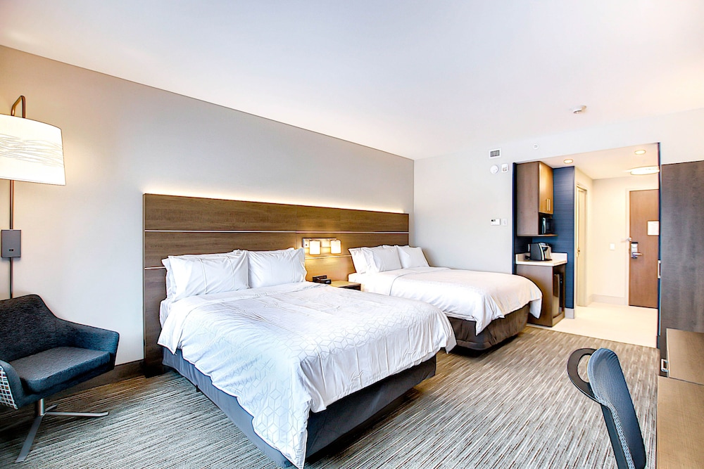Holiday Inn Express Suites Calgary Airport Trail Ne 14/38