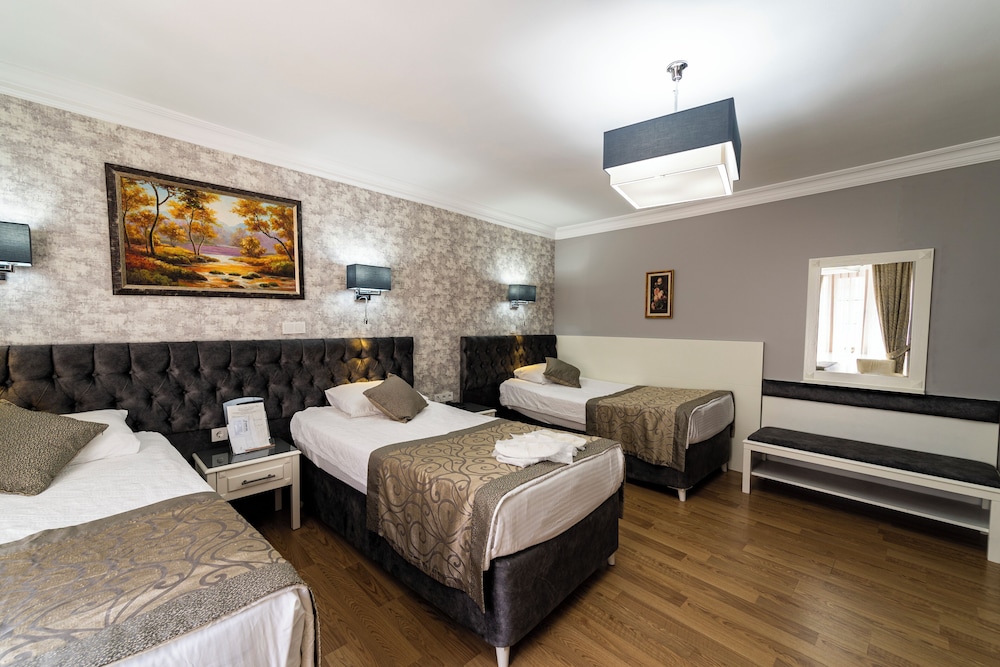 ROOM, TRIPLE