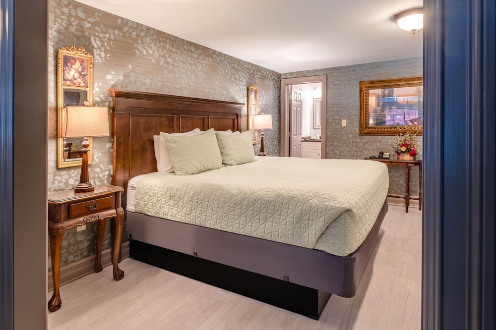 Saxon, Suite, King Bed، The Red Coach Inn 2/3