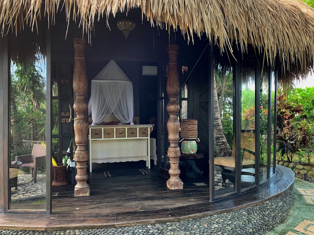 Most Exotic Beachfront Villa Keong 11/67
