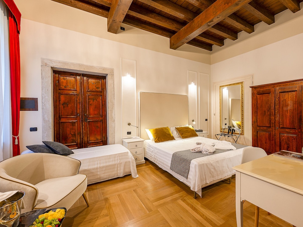 Villa Cariola 10/75