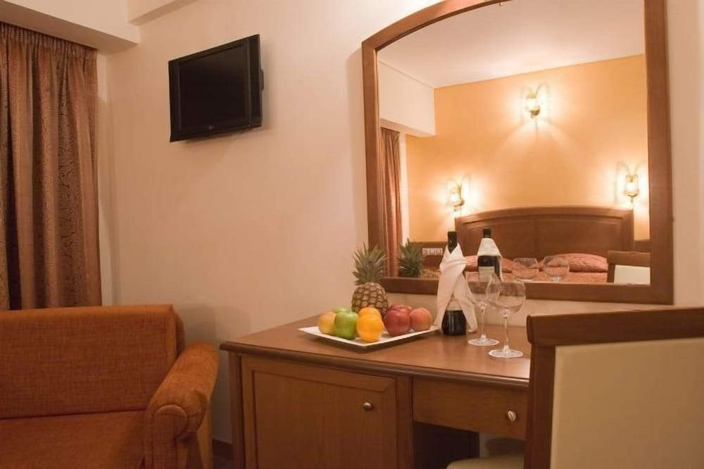 CRYSTAL CITY HOTEL 25/49
