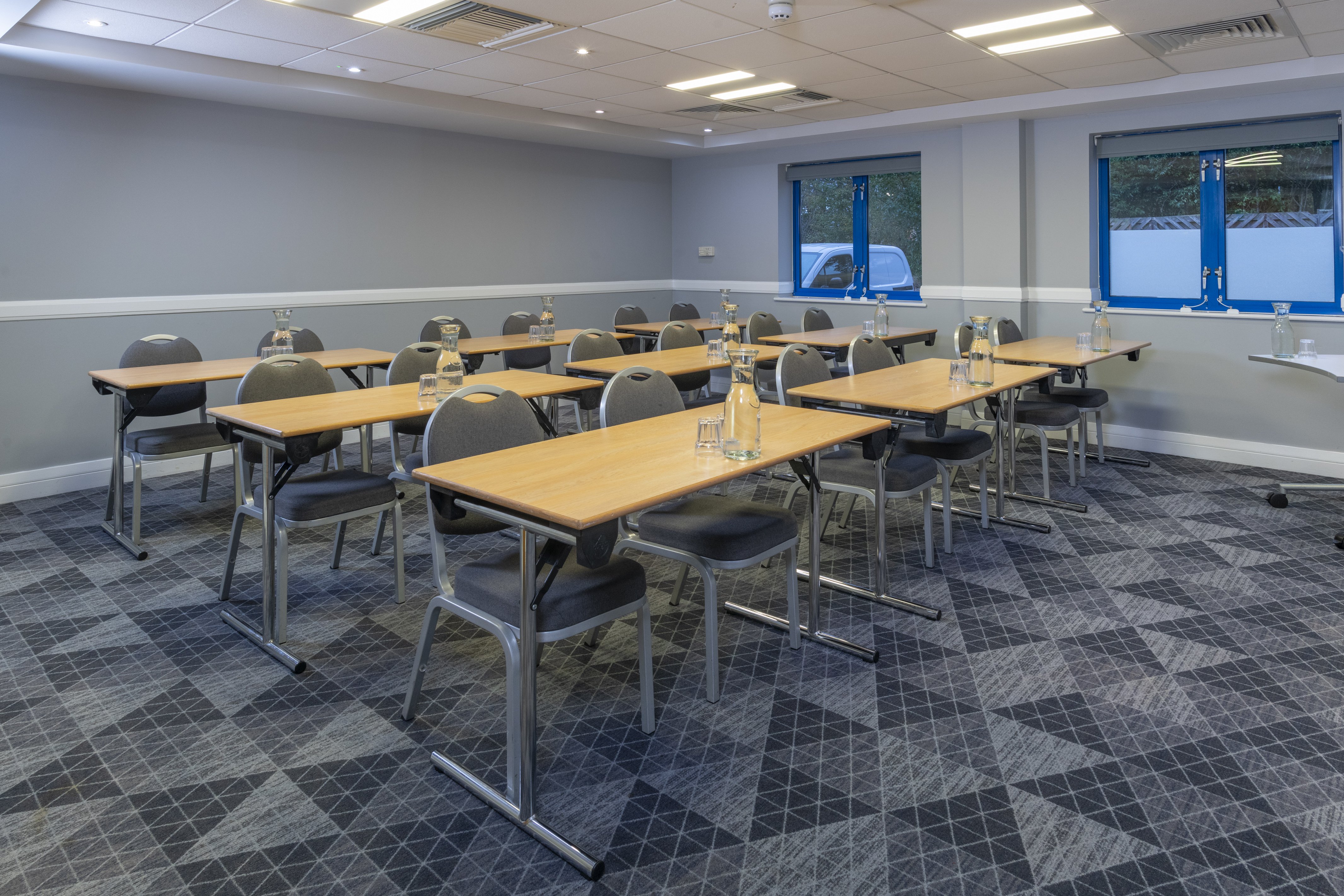HOLIDAY INN EXPRESS BIRMINGHAM NEC 65/73