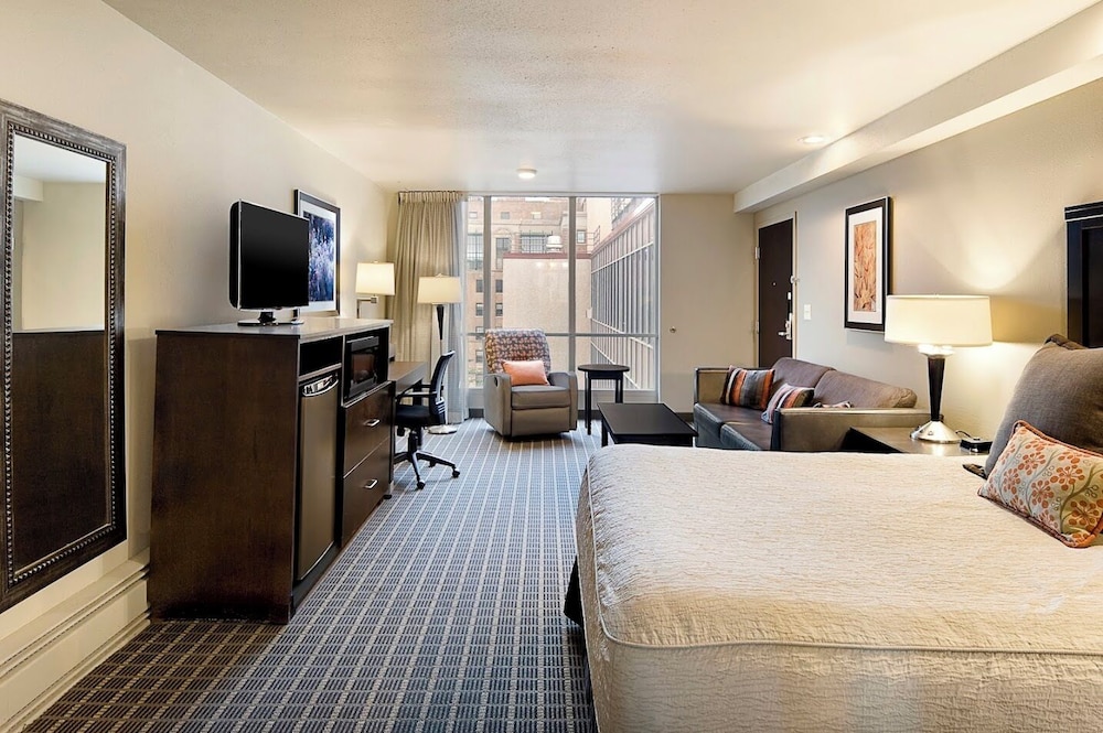 EXECUTIVE, QUEEN BED, SOFA