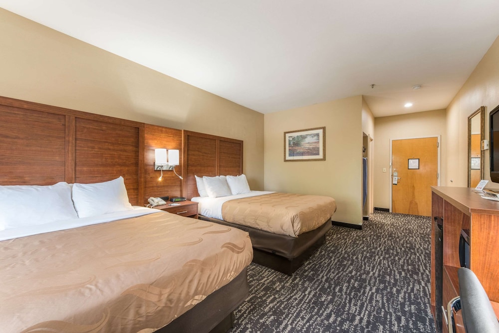 Quality Inn & Suites Hendersonville Flat Rock 14/29