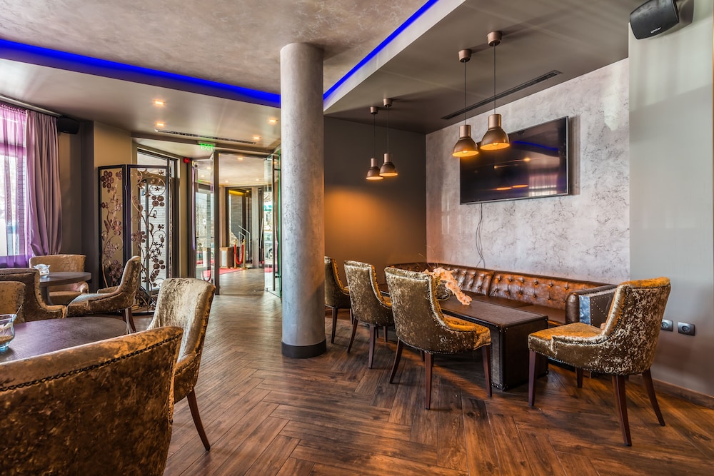 All Seasons Residence Hotel 43/68