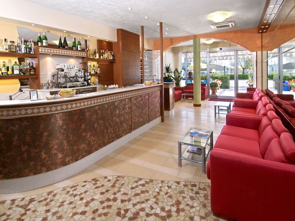 Hotel Odeon 8/48