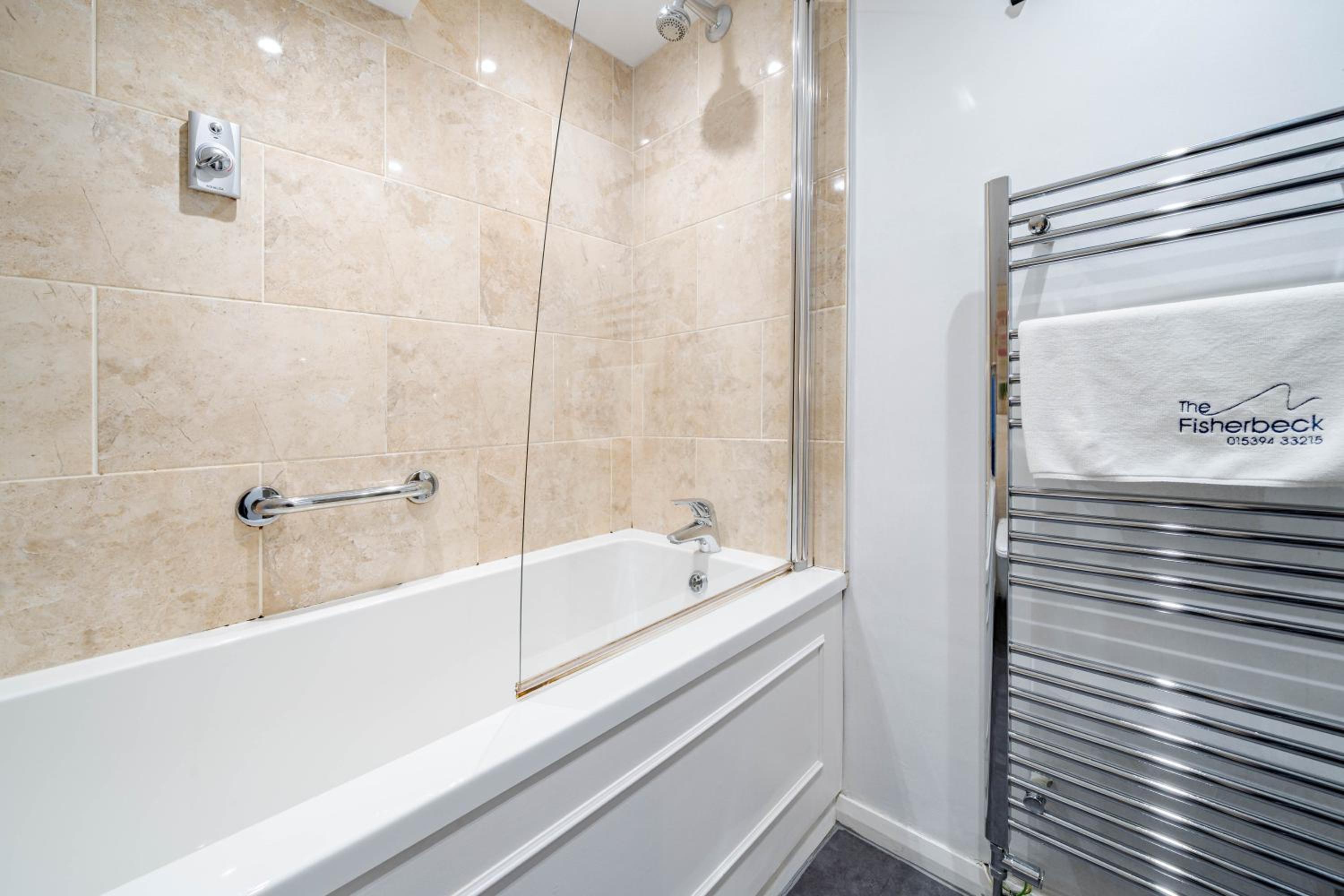 Waterhead Rooms & Suites - Parking and Light Breakfast 40/43