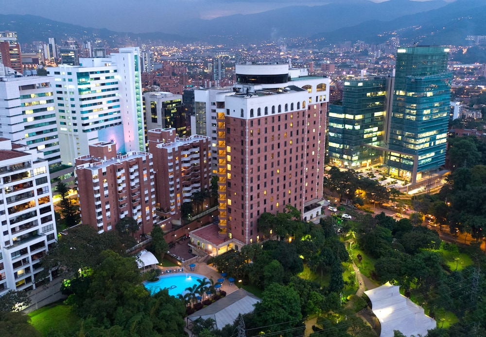 Dann Carlton Medellin 4/50
