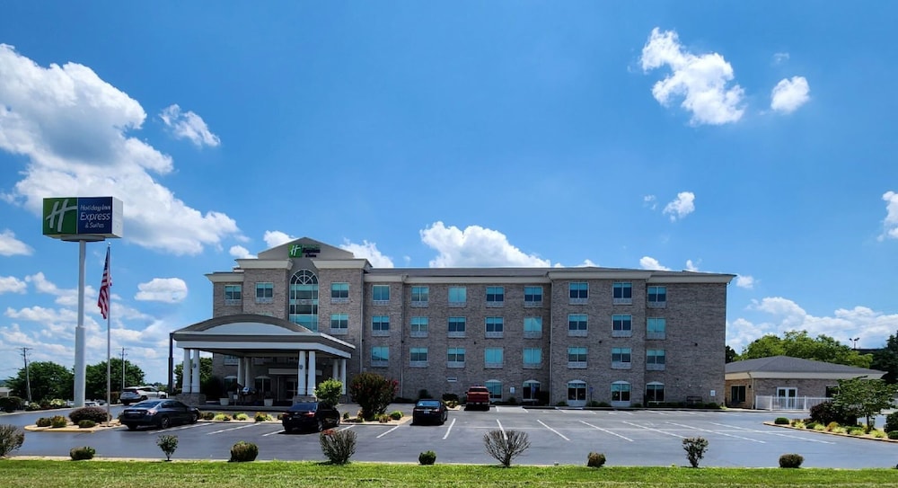 Holiday Inn Express Suites Somerset Central 5/76