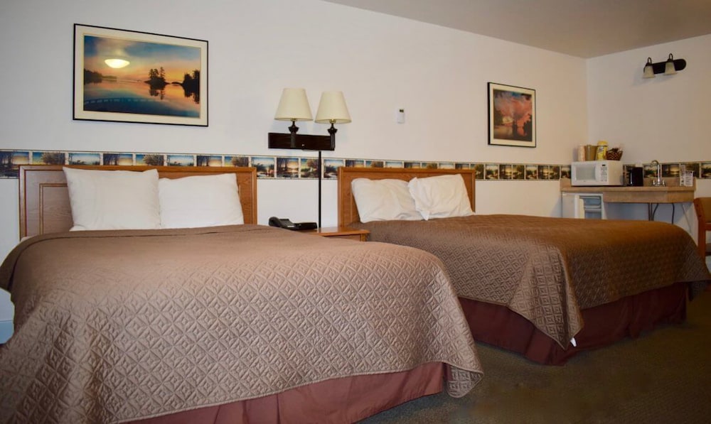 Longliner Lodge and Suites 22/41