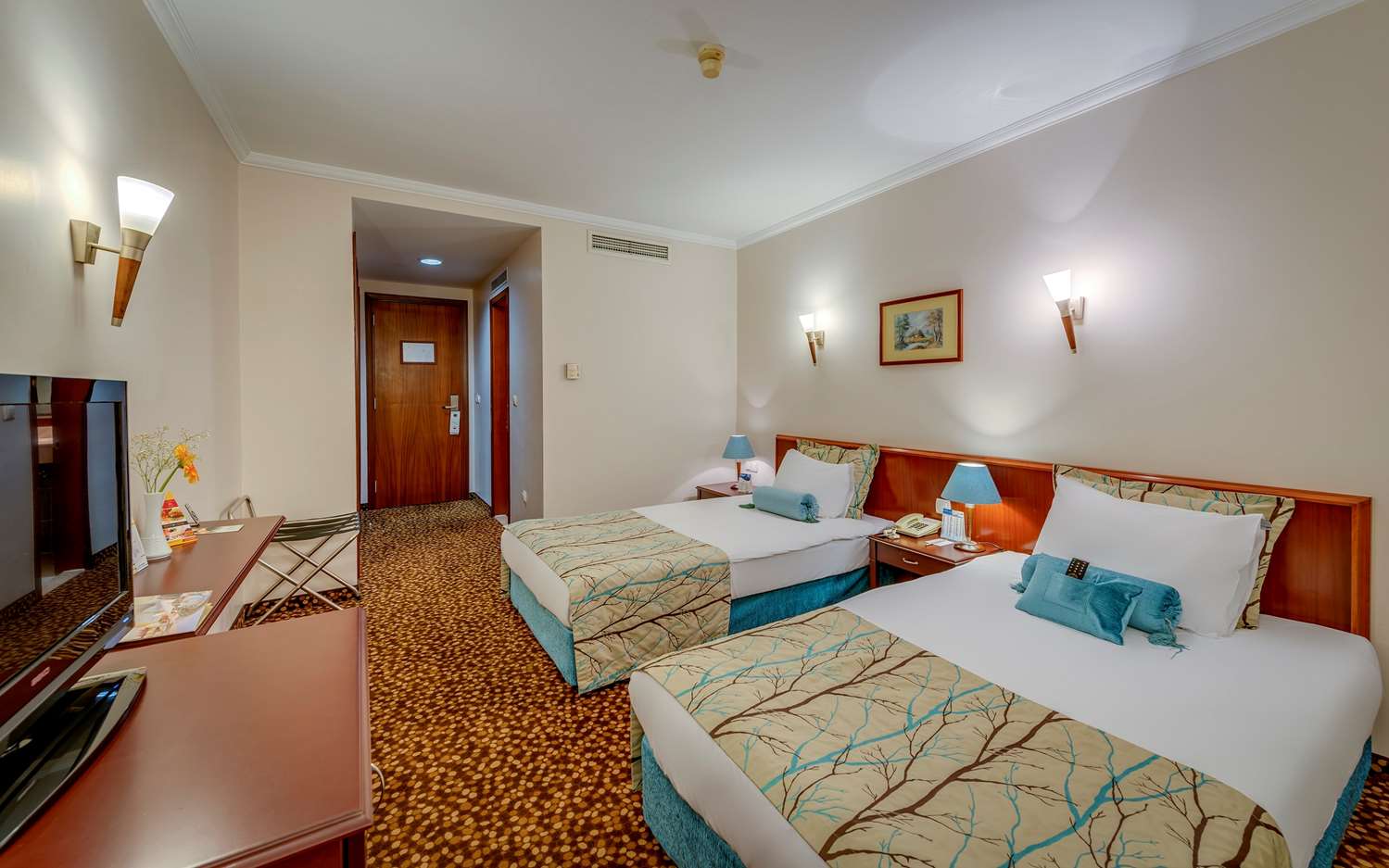 Best Western Plus Khan Hotel 13/49