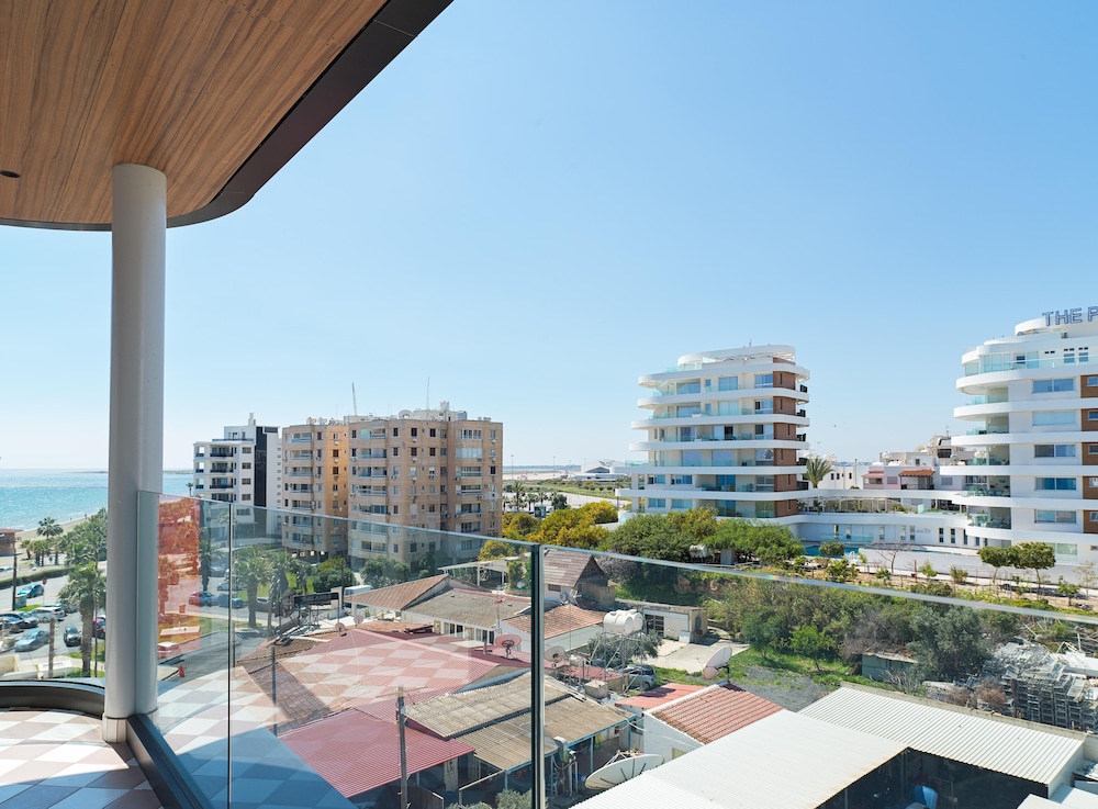 LIV Mackenzie Beach Suites 50/55