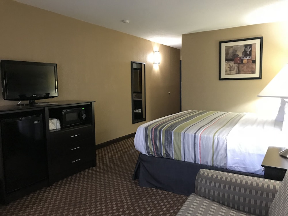 Country Inn & Suites by Radisson Indianapolis East 11/42