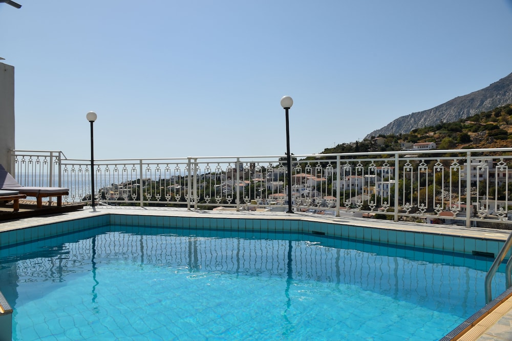 Kastro Hotel 74/100