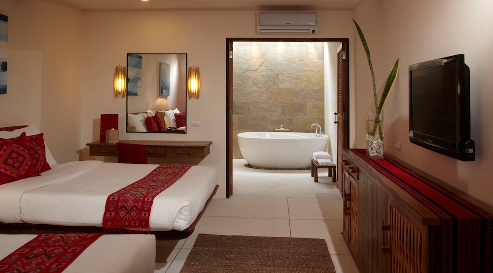 Bluewater Panglao Beach Resort 8/43