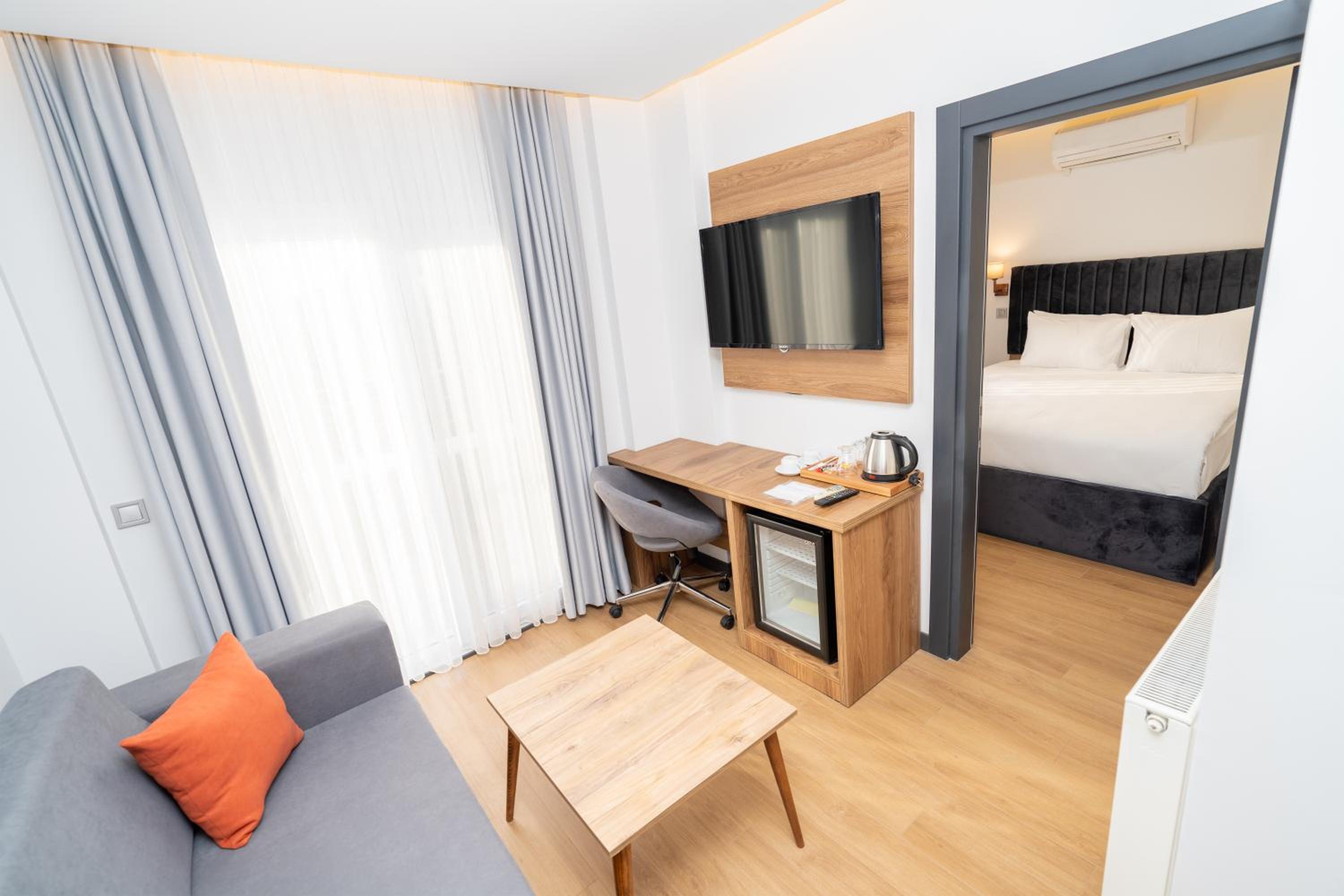 JUNIOR SUITE