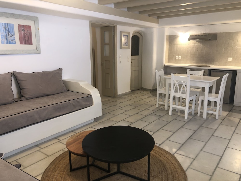 Chroma Suites 18/33