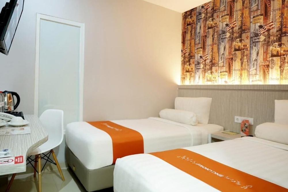 Front One Hotel Sragen 7/15
