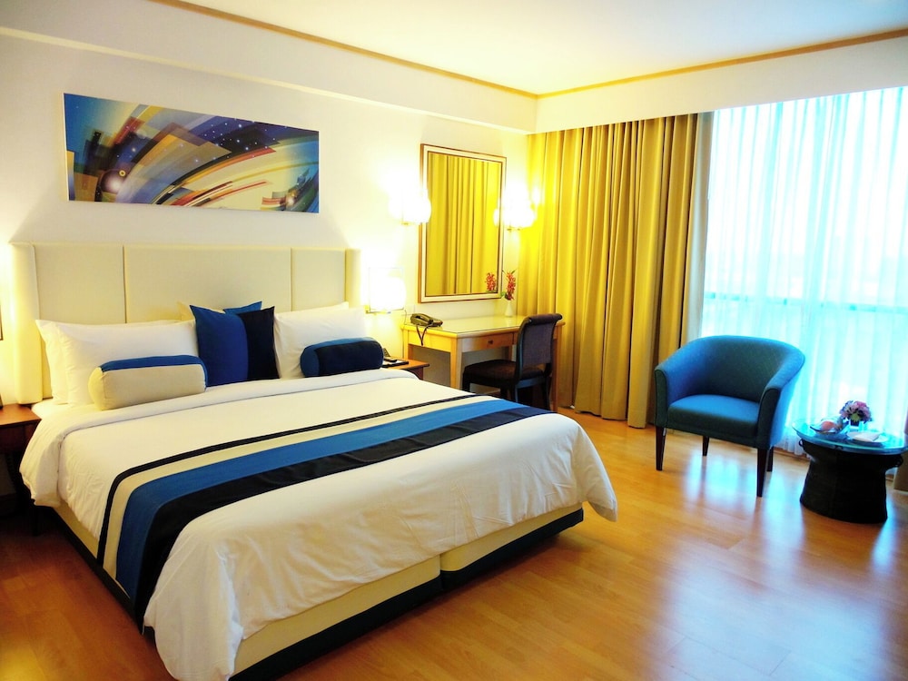 SUPERIOR, DOUBLE OR TWIN BED