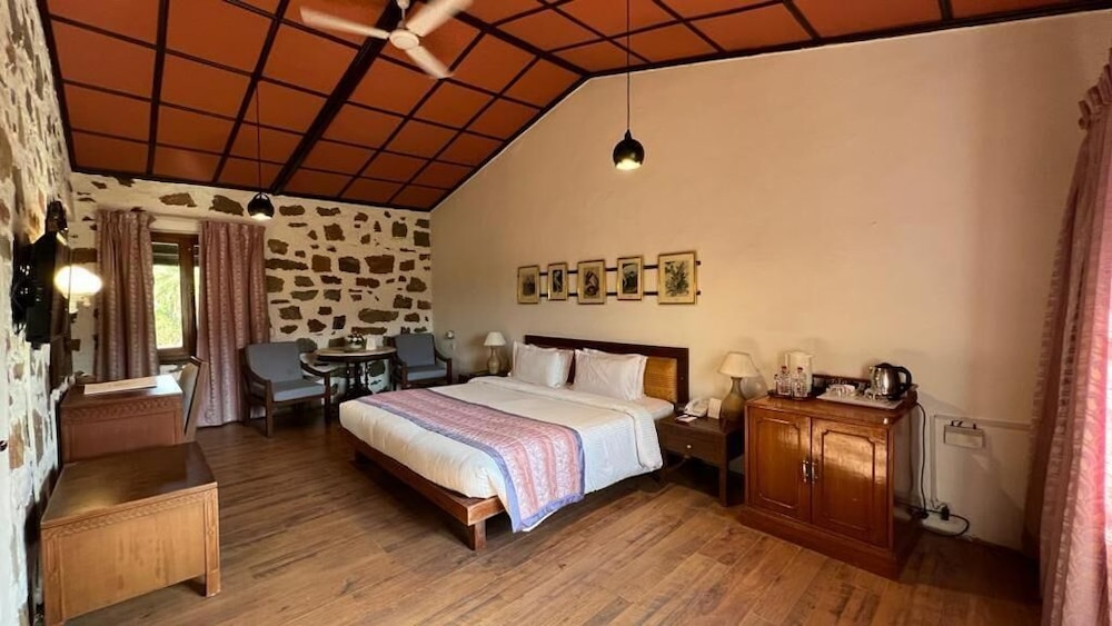 Shikarbadi Hotel 11/50