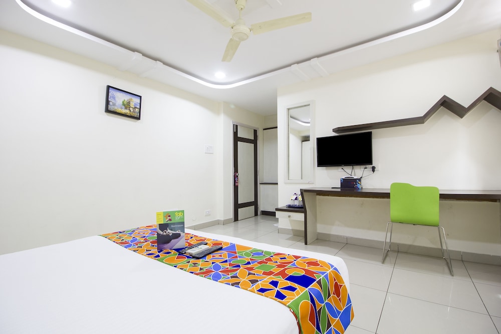 Fabhotel Siri Inn Madhapur 17/39