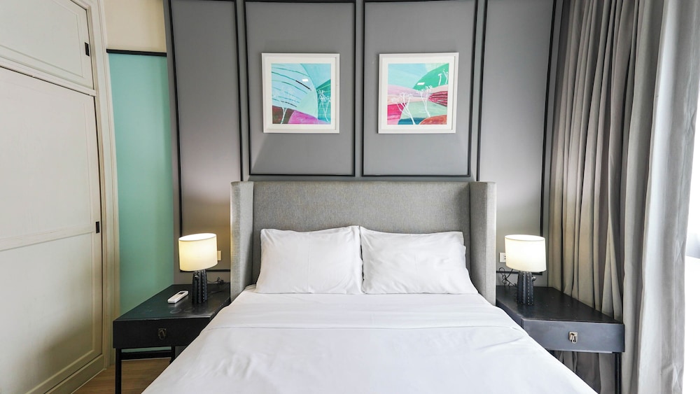 غرفة قياسية بسرير كينج، DLUX Condominium 3/10