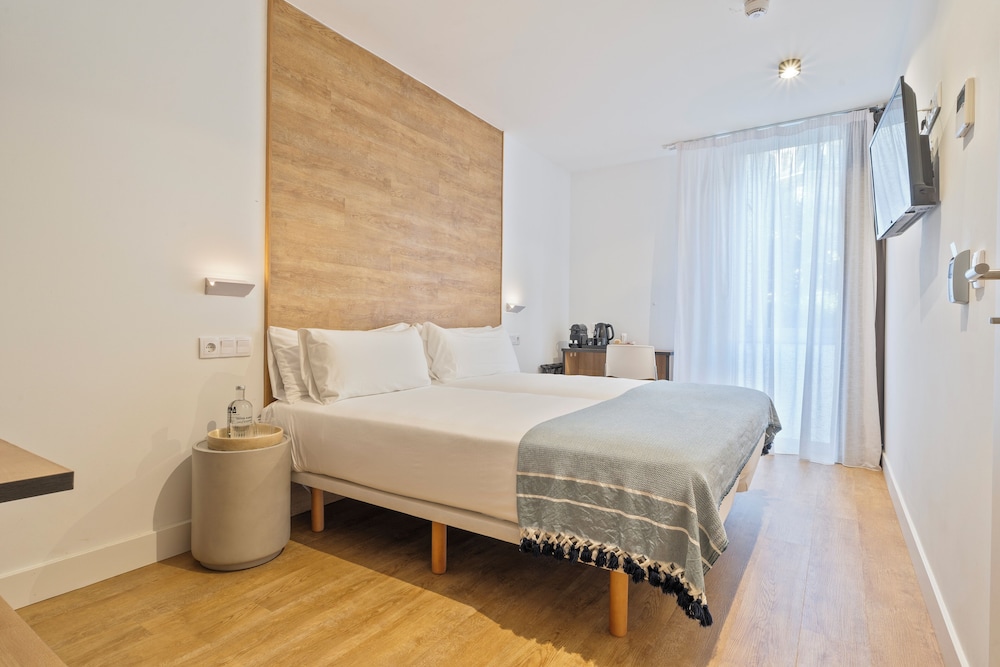 Colectia Hotel Ondarreta 10/38