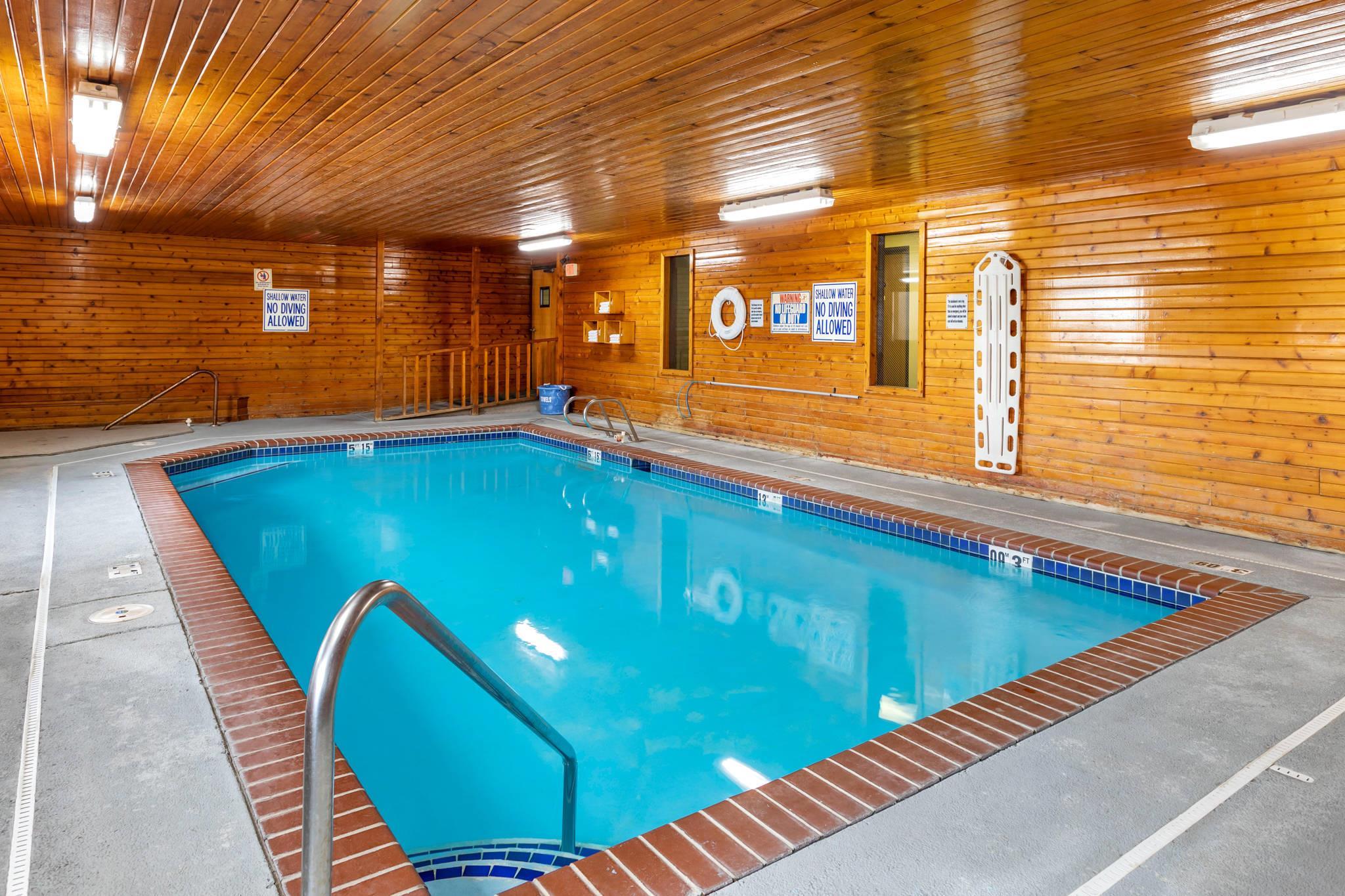 Econo Lodge Longmont East 14/17
