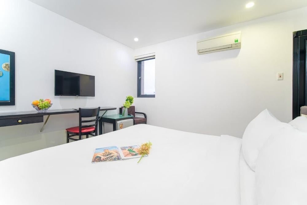 SUPERIOR, QUEEN BED